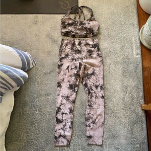 LIKE NEW lululemon set SIZE 6